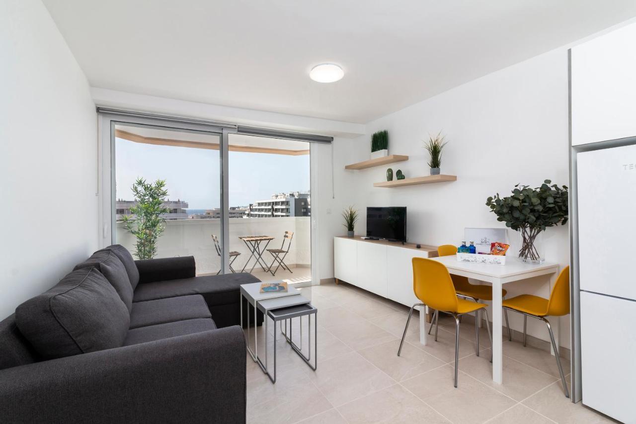 Homeforguest Modern And Recently Renovated Apartment In Arona Arona  Exterior photo