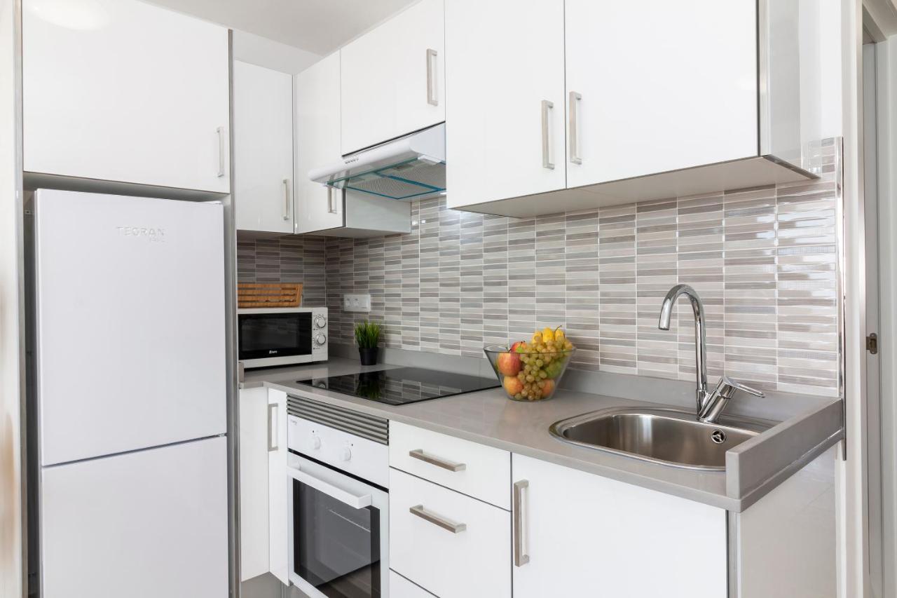 Homeforguest Modern And Recently Renovated Apartment In Arona Arona  Exterior photo