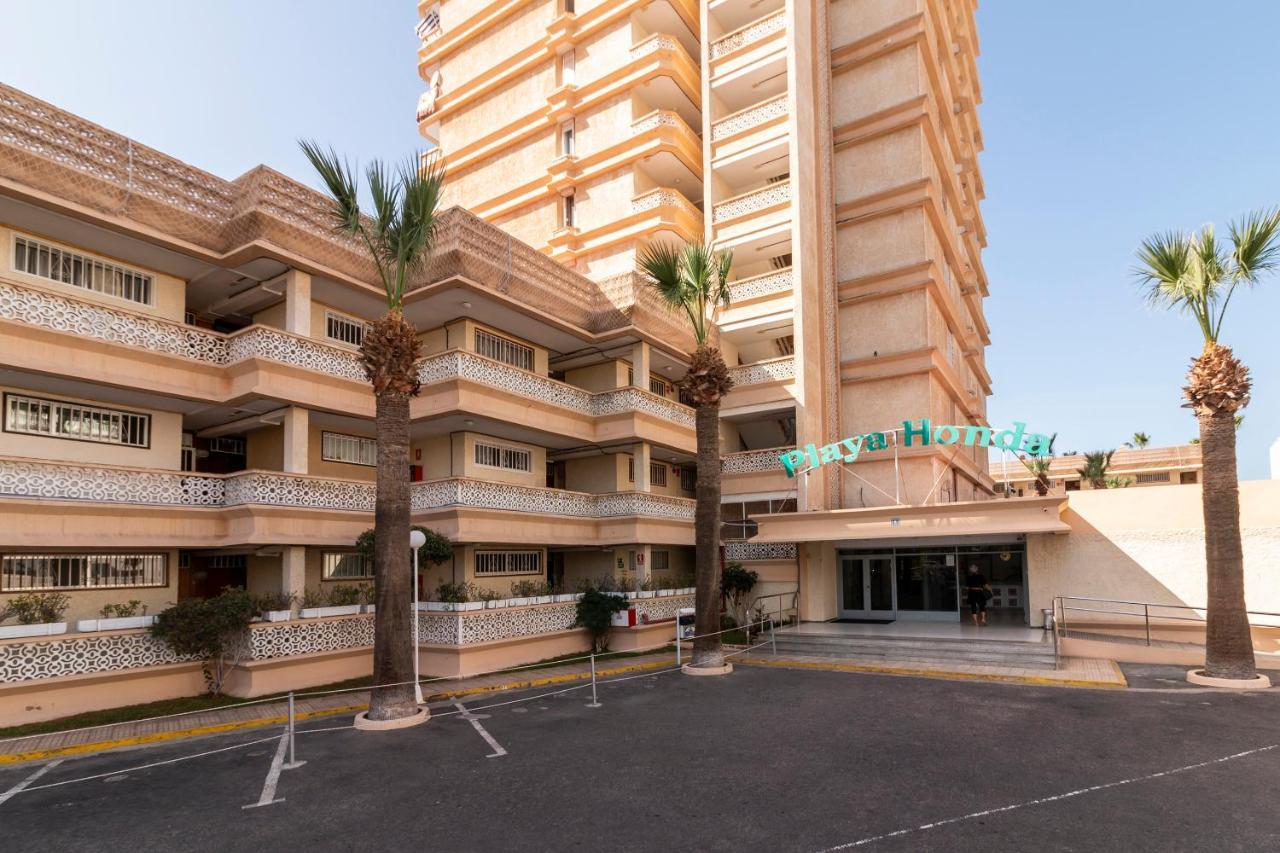 Homeforguest Modern And Recently Renovated Apartment In Arona Arona  Exterior photo